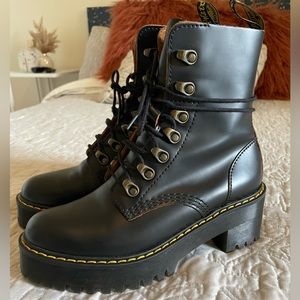 Dr. Marten Leona lightly worn - great condition!